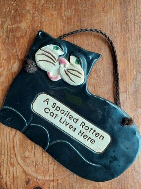 VTG Studio pottery Derpy Cat Plaque wall hanging Spoiled cat glazed